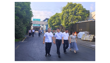Vice President Chen Ge and his delegation from Donghua University visited and conducted research on Yangzhou Tengfei